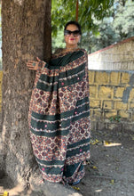 Load image into Gallery viewer, Ajrakh Mul Cotton Designer Saree Bottle Green
