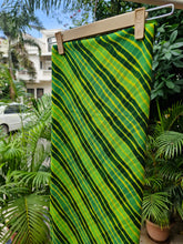 Load image into Gallery viewer, Handcrafted Pure Georgette Leheriya Saree – 6 Meters
